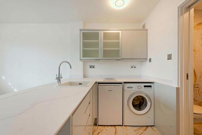 Studio To Rent In Woburn Place, London, WC1H