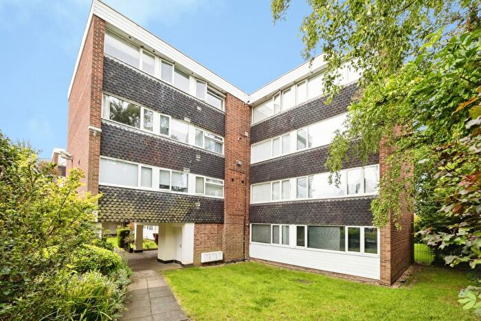 2 Bedroom Flat For Sale In The Ridings Romford Road, Chigwell, Essex, IG7