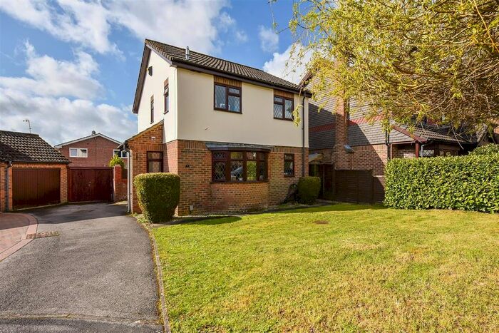 3 Bedroom Detached House To Rent In Augustine Way, Charlton, SP10