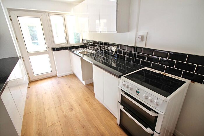 4 Bedroom Semi-Detached House To Rent In Sparrows Herne, Basildon, SS16