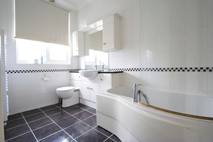 1 Bedroom Flat To Rent In Durnsford Road, London, SW19