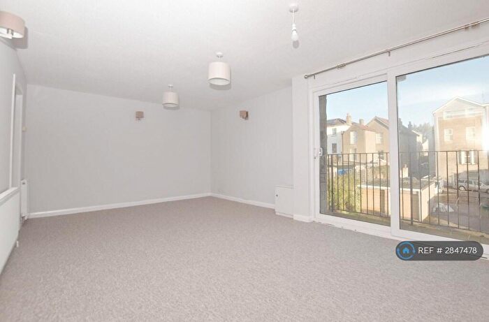 2 Bedroom Flat To Rent In Berkeley Court, Bristol, BS7
