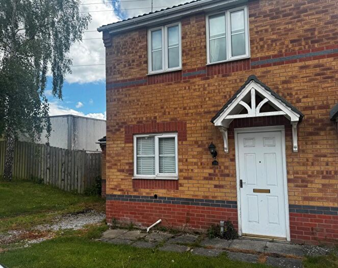 3 Bedroom House To Rent In Curbar Close, Chesterfield, S42