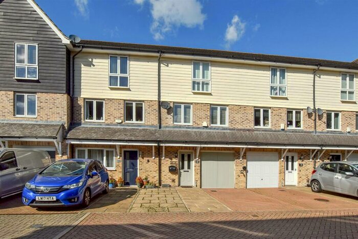 3 Bedroom Terraced House To Rent In Bridge Place, Aylesford, ME20
