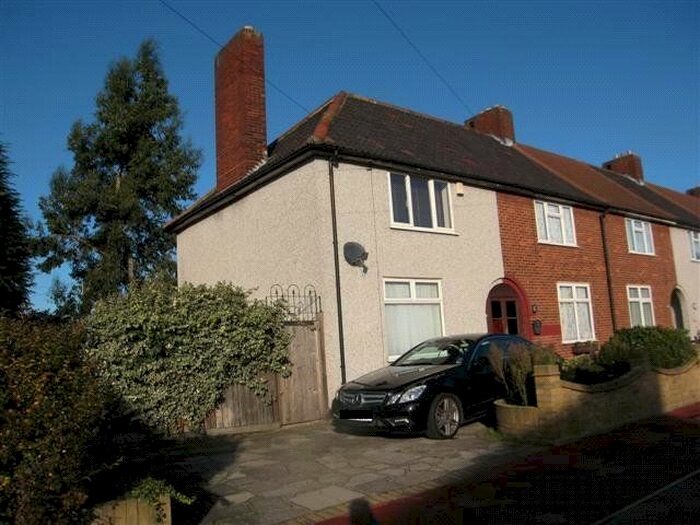 2 Bedroom End Of Terrace House To Rent In Stamford Road, Dagenham, Greater London, Essex RM9