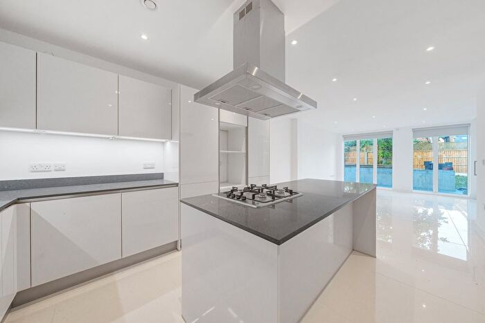 3 Bedroom Flat To Rent In Cranbrook Road, Wimbledon, London, SW19