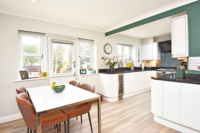 3 Bedroom Semi-Detached House For Sale In Wharfedale Avenue, Harrogate, HG2