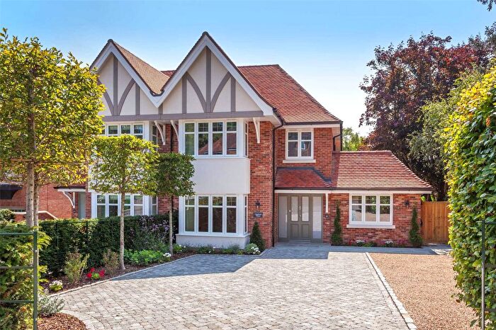 3 Bedroom Semi-detached House For Sale In Beechwood Drive, Marlow, Buckinghamshire, SL7