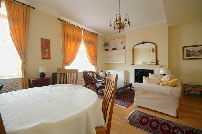 2 Bedroom Flat To Rent In Eardley Crescent, Earls Court, London, SW5