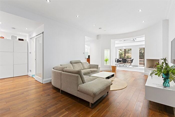 2 Bedroom Flat For Sale In Cornwall Gardens, London, SW7