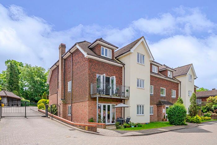 3 Bedroom Flat For Sale In The Old Orchard, Burwash, TN19