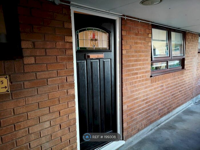 1 Bedroom Flat To Rent In Oldfields, Brentwood, CM14