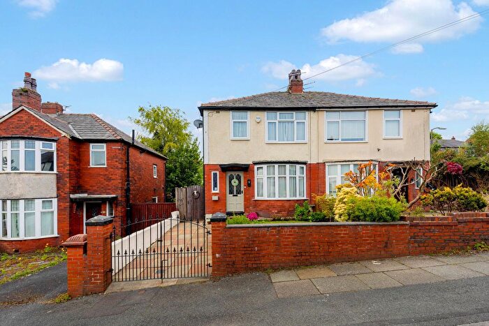 3 Bedroom Semi-Detached House For Sale In Southgrove Avenue, Bolton, BL1