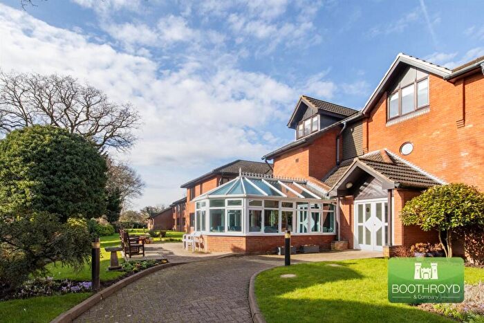 2 Bedroom Apartment For Sale In Oaklands Court, Warwick Road, Kenilworth, CV8