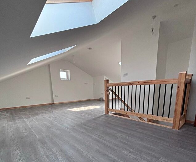 4 Bedroom Flat To Rent In Hertford Road, Enfield, EN3