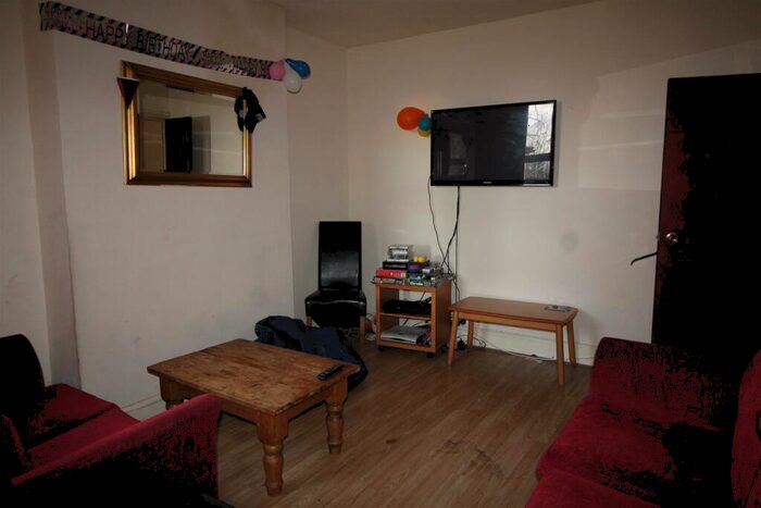 6 Bedroom Terraced House To Rent In **£pppw** Rothesay Avenue, Lenton, NG7