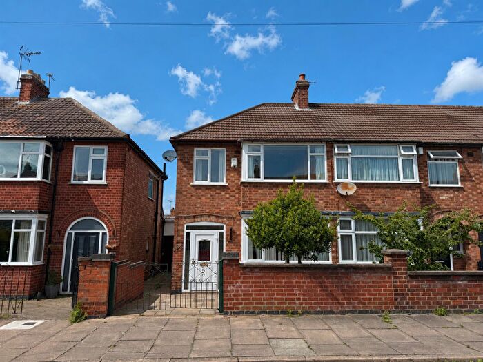 3 Bedroom Town House For Sale In Shropshire Road, Aylestone, LE2