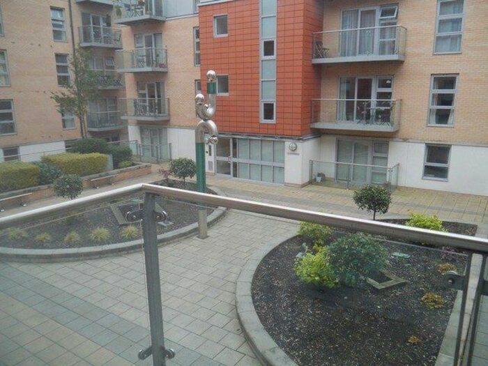 1 Bedroom Flat To Rent In Queen Mary Avenue, London, E18