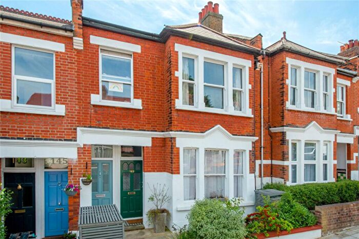 3 Bedroom Maisonette For Sale In Casewick Road, West Norwood, London, SE27