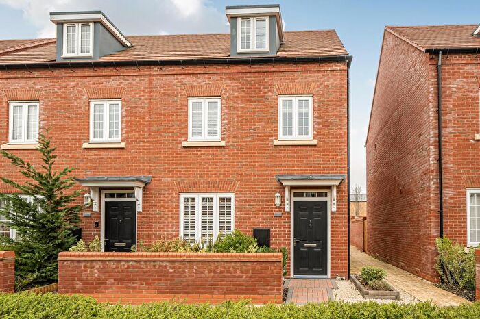 3 Bedroom Semi-Detached House For Sale In Heaton Road, Kingsmere, Bicester, OX26