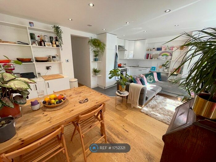 2 Bedroom Flat To Rent In Fenwick Road, London, SE15