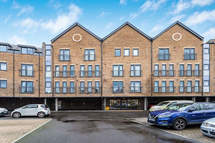 1 Bedroom Flat For Sale In Waterloo Road, Uxbridge, UB8