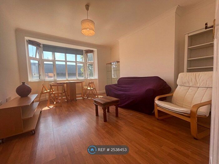 2 Bedroom Flat To Rent In Orchard House, London, SE16