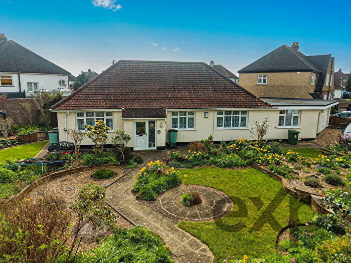 4 Bedroom Detached Bungalow For Sale In Somerset Avenue, Chessington, KT9
