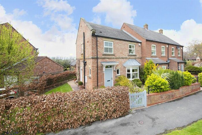 3 Bedroom End Of Terrace House For Sale In Larch Rise, Easingwold, York, YO61
