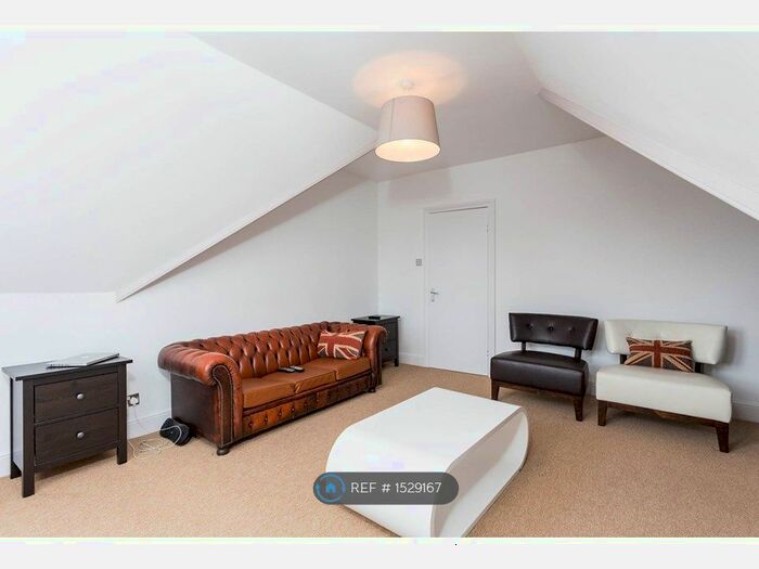 2 Bedroom Flat To Rent In Lewin Road, London, SW16