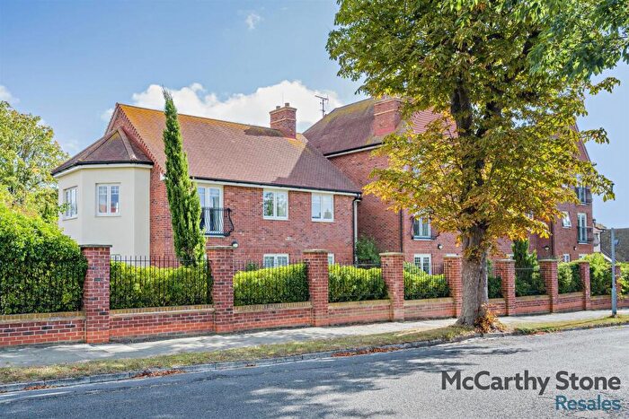 2 Bedroom Apartment For Sale In Victoria Gardens. Raglan Road, Frinton-On-Sea, Essex, CO13