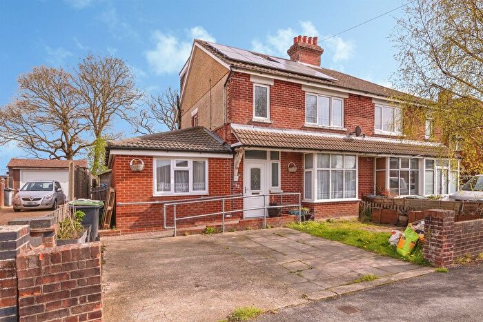 4 Bedroom Semi Detached House For Sale In Jubilee Road, Waterlooville, PO7