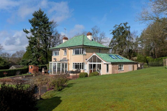 3 Bedroom Detached House For Sale In The Holloway, Alvechurch, B48