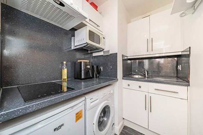 Studio For Sale In Baldwins Gardens, Courtfield House, EC1N - Photo 4