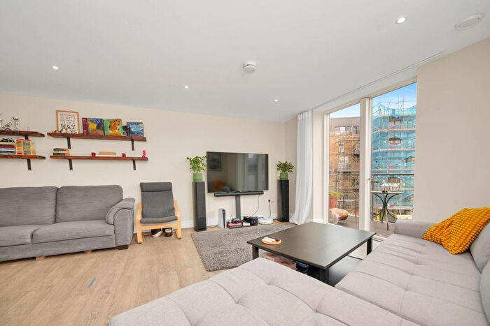 3 Bedroom Flat For Sale In Ruckholt Road Rookery Court, Leyton, E10