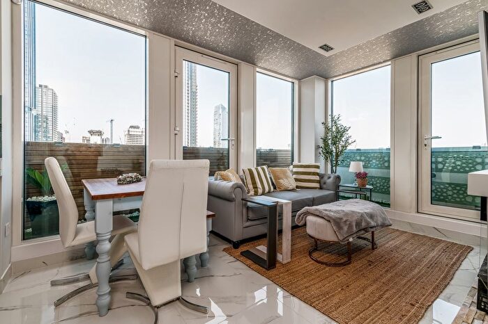 2 Bedroom Flat To Rent In Limeharbour, London, E14