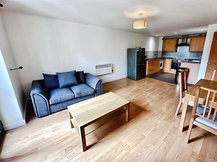 2 Bedroom Flat To Rent In City Walk, Leeds, West Yorkshire, LS11