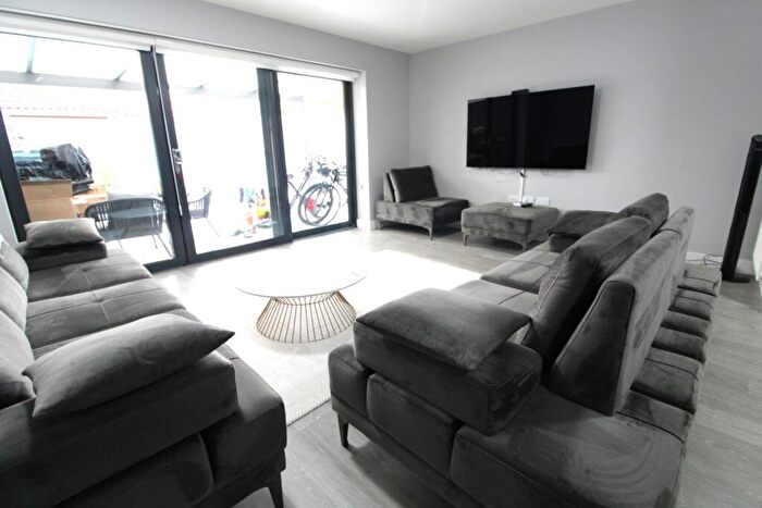 4 Bedroom Semi-Detached House To Rent In Hurst Drive, Waltham Cross, EN8