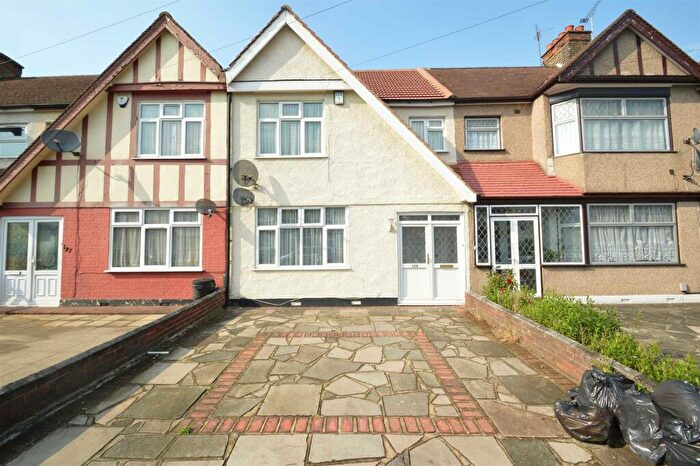 3 Bedroom House To Rent In Headley Drive, Ilford, IG2