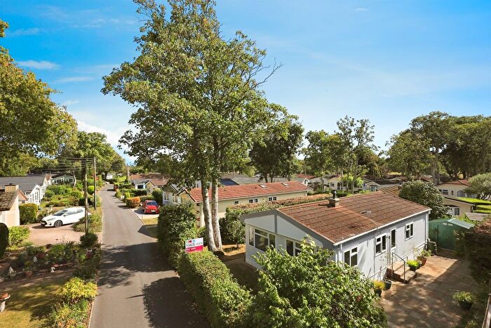 2 Bedroom Mobile/park Home For Sale In Deanland Wood Park, Golden Cross, Hailsham, BN27