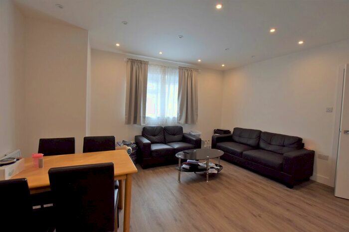 2 Bedroom Maisonette To Rent In London Road, Thornton Heath, CR7