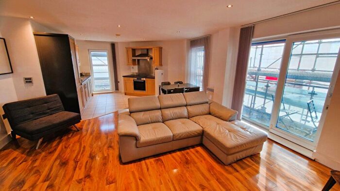 2 Bedroom Apartment To Rent In , Taylorson St South, M5