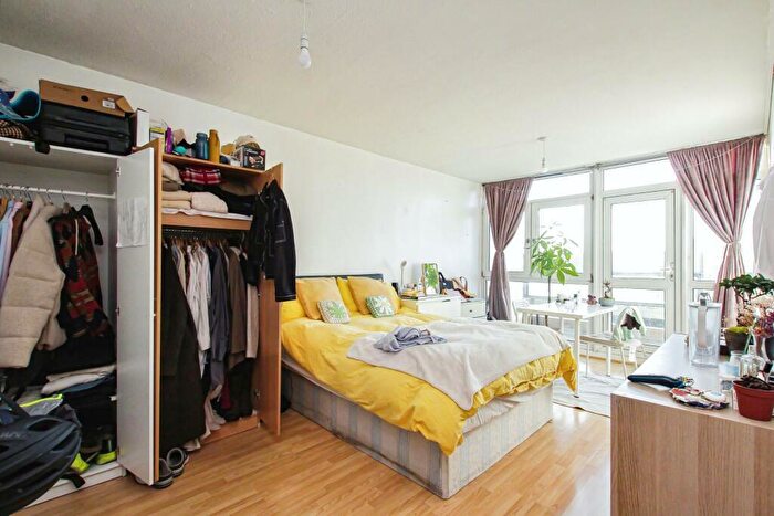 2 Bedroom Flat For Sale In Farthing Fields, Wapping, London, E1W
