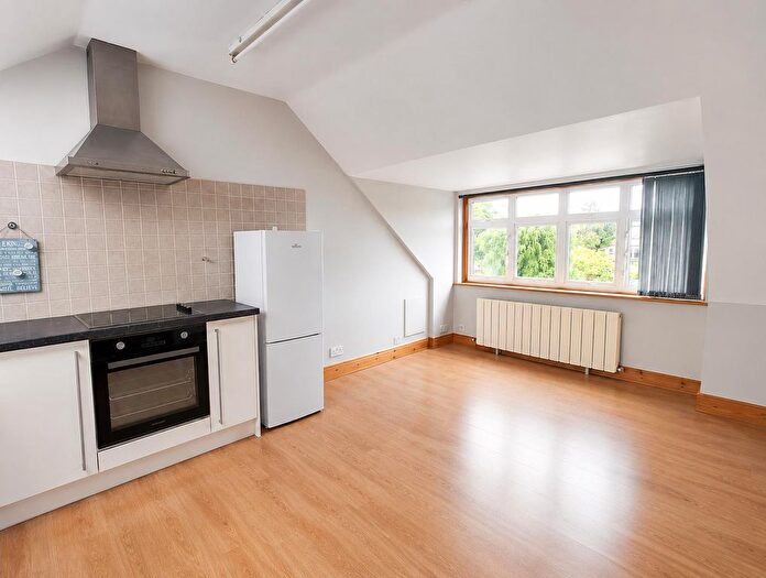 3 Bedroom Flat To Rent In Friern Barnet Lane, Friern Barnet, London, N11