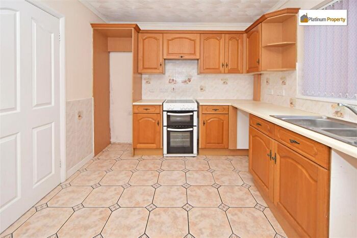 3 Bedroom Detached Bungalow For Sale In Woodside Drive, Meir Heath, ST3