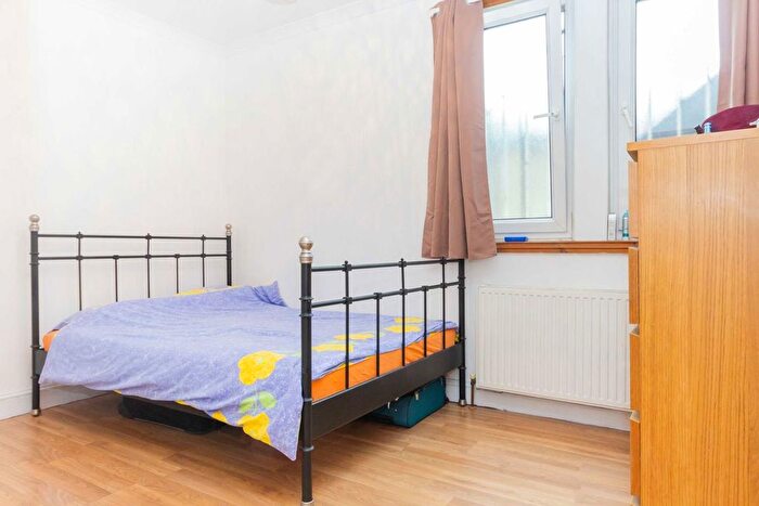 1 Bedroom Flat To Rent In The Vale, Acton, W3