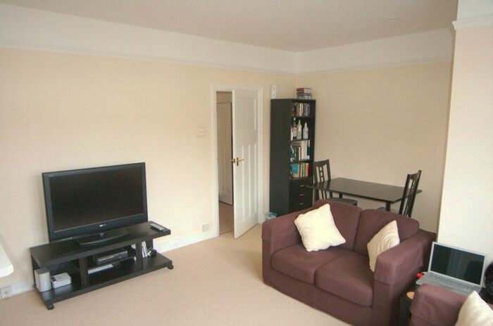 1 Bedroom Flat To Rent In Brisbane Avenue, London SW19