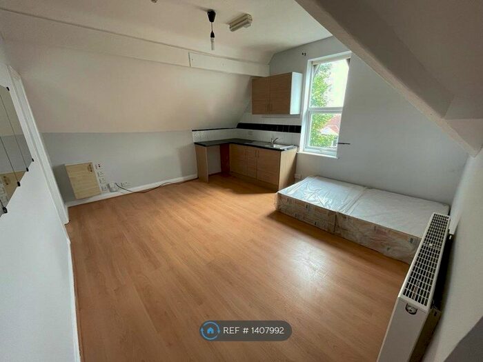 Studio To Rent In Hollyshaw Lane, Leeds, LS15