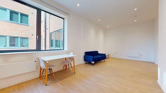 1 Bedroom Flat To Rent In Riverbank Way, Brentford, TW8