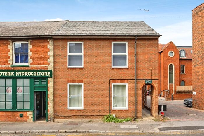 1 Bedroom Flat For Sale In Martyr Court, Martyr Road, Guildford, Surrey, GU1